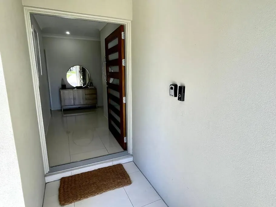 New Pool Now Open! - Trinity Beach Haven - Luxury 4 Bedroom Home, Steps To The Beach, Surrounded By Mountains Casa vacanze